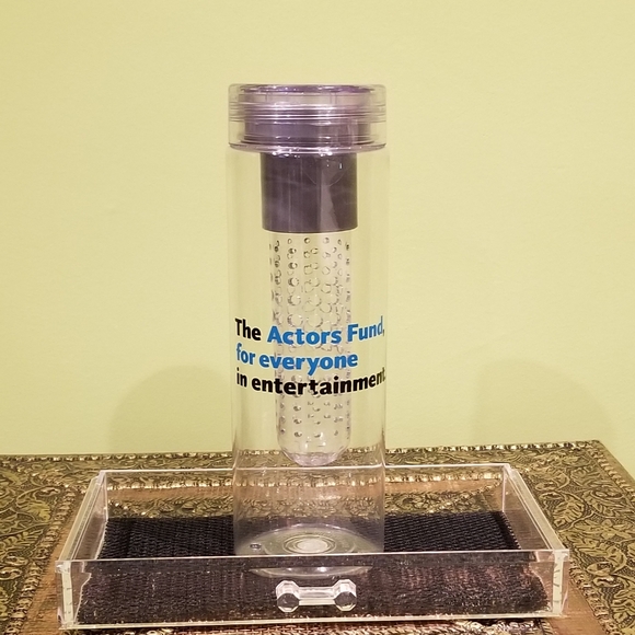 NWOT Fruit Infused Water Bottle By The Actors Fund - Picture 1 of 2